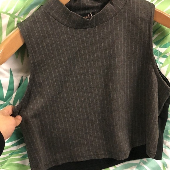 Onwelfth black pinstripe crop top size M - Picture 3 of 6